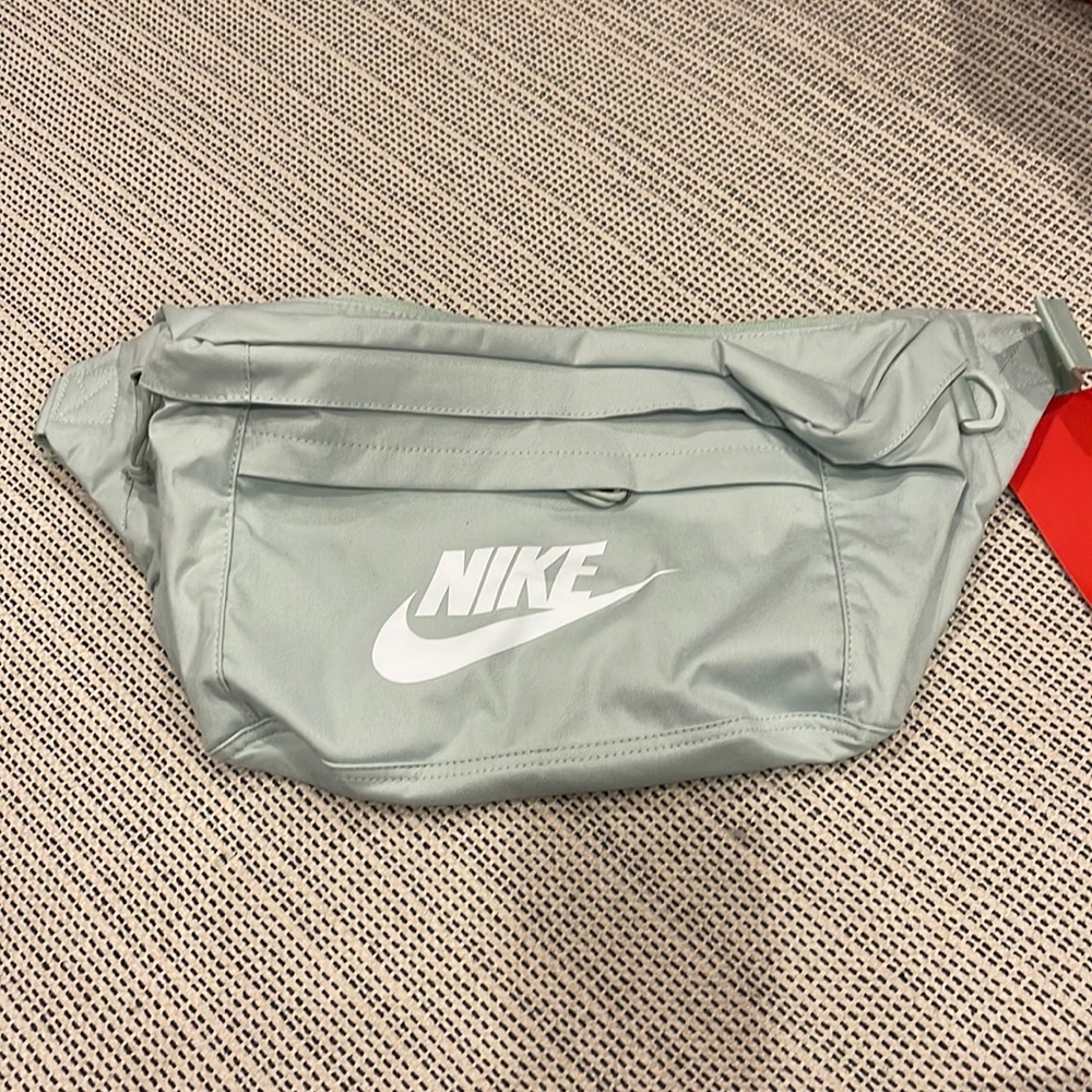 Nike tech bag basically a large Fanny pack. Brand new with tags!